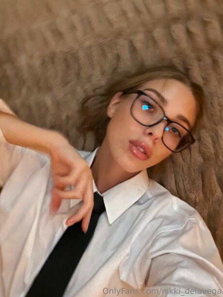 Nikki Delavega model art images