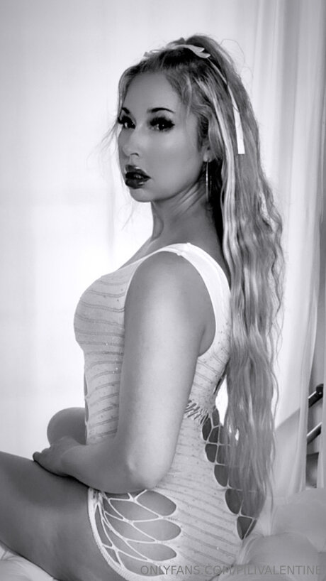 Pilivalentine model sexy galleries