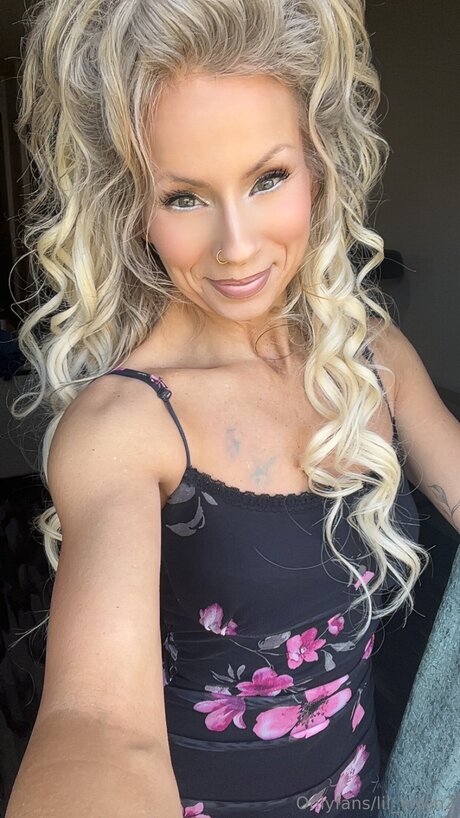 Lil Vixen2 sexy model gallery