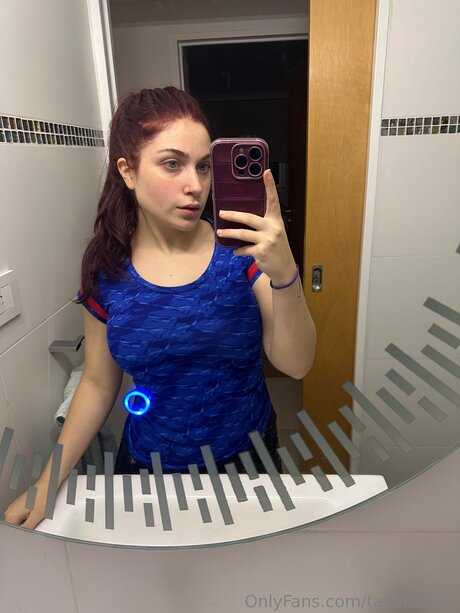 Takekarylle star erotic picture