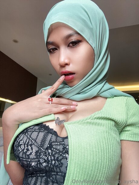 Hijab Aysha adult model images