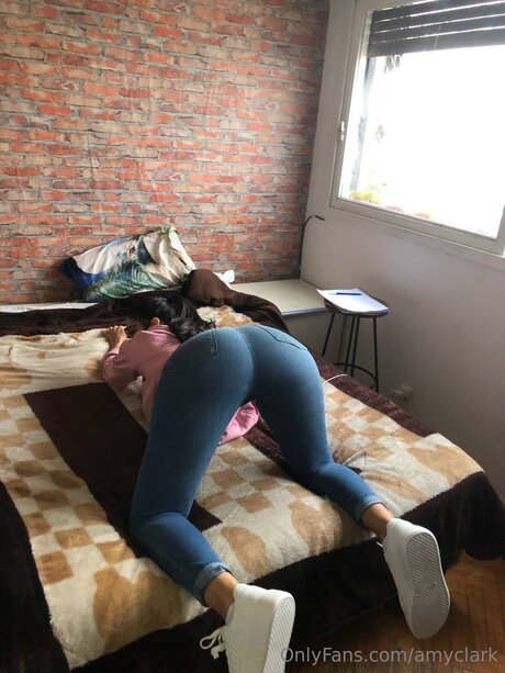 Amyclark model photo