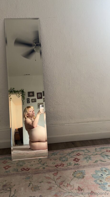 Hannamoontv model naked photo