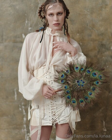 La Lunaa pornstar erotic pics