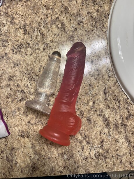 U376610097 exclusive model image