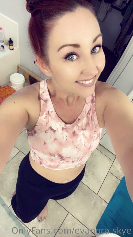 Evanora Skye star hot image