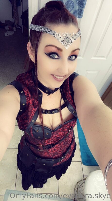 Evanora Skye hd actress photo