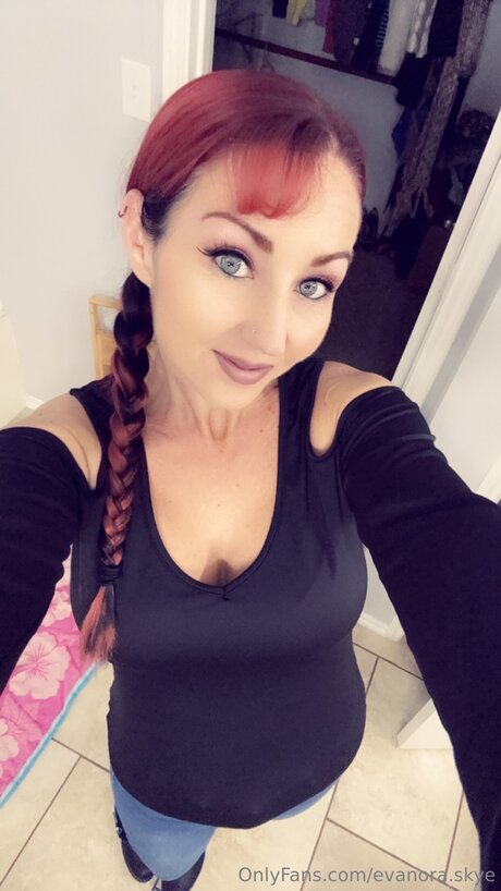 Evanora Skye star beautiful pictures
