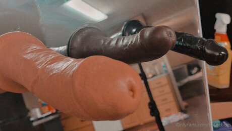 Kateebugs model naked photo