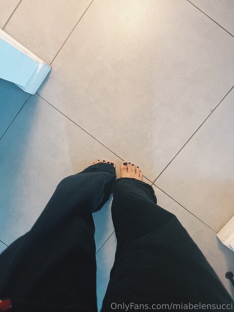 Miabelensucci model top photo