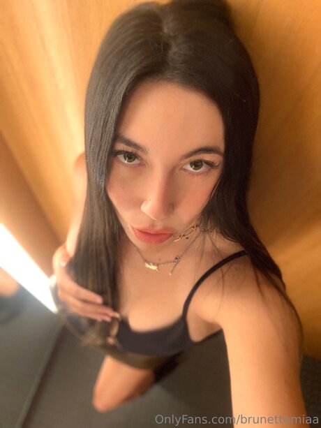 Brunettemiaa naked pornstar archive