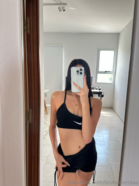 Brunettemiaa pornstar hd pic