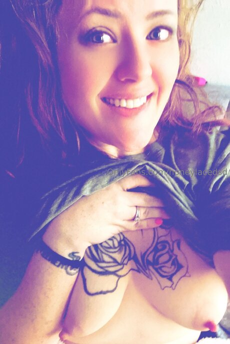 Honeylacedsd xxx model picture