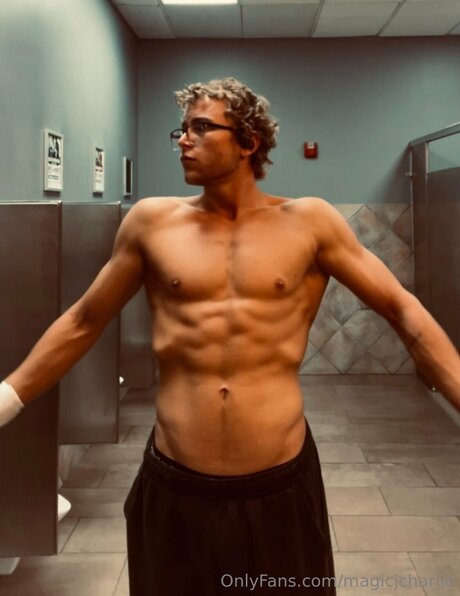 Magicjcharlie naked model img