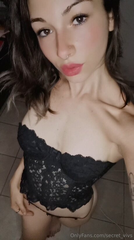 Secret Vivs star hot pics