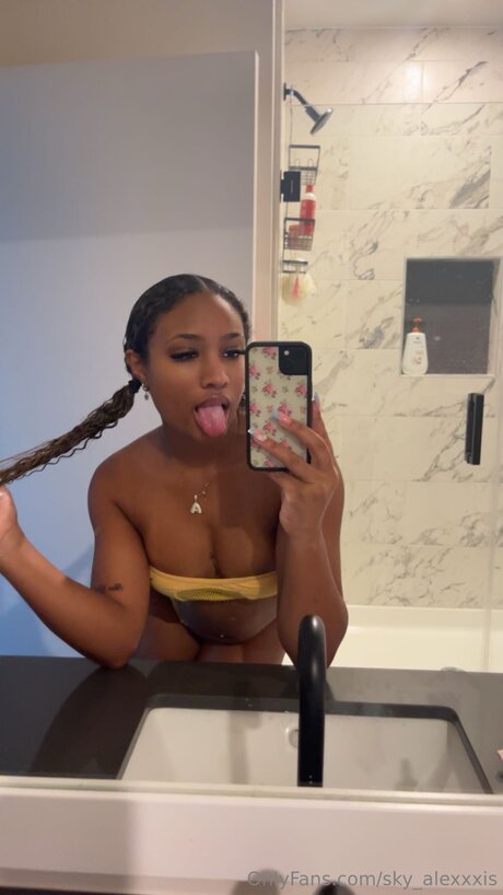 Sky Alexxxis star best pic