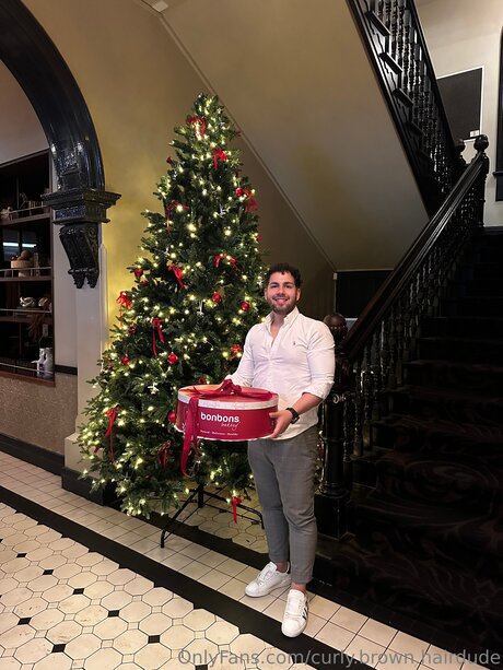 Curly Brown Hairdude beautiful actress galleries