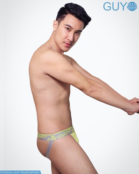 Guybluemoon model hot photos