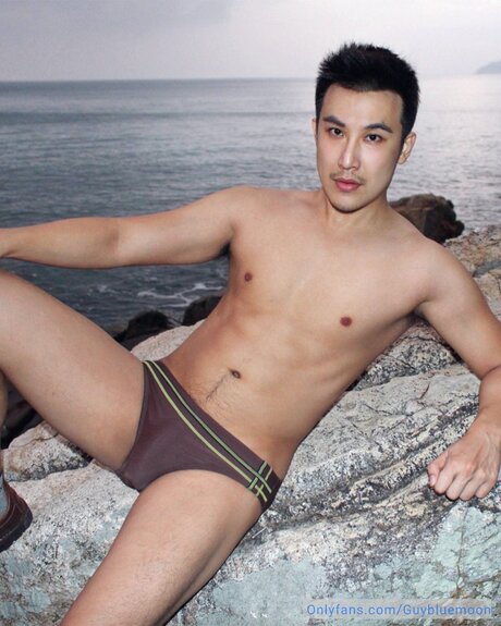 Guybluemoon hot pornstar img