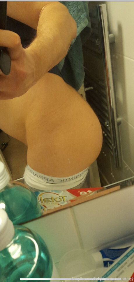 Goldenpromoting1 model naked galleries