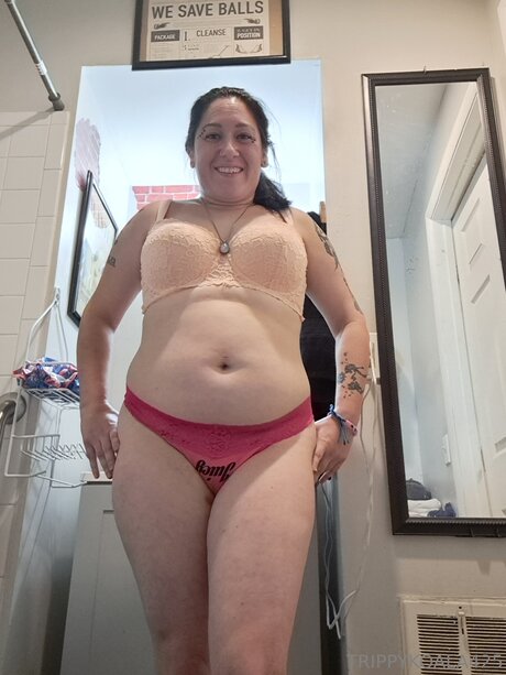 Trippykoala425 hot model photo