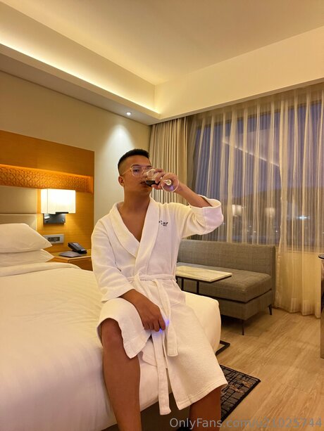 U21025744 free model pics