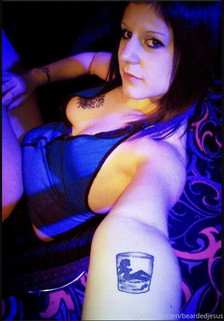 Beardedjesus model erotic pic