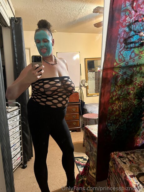 Thebza perfect model picture