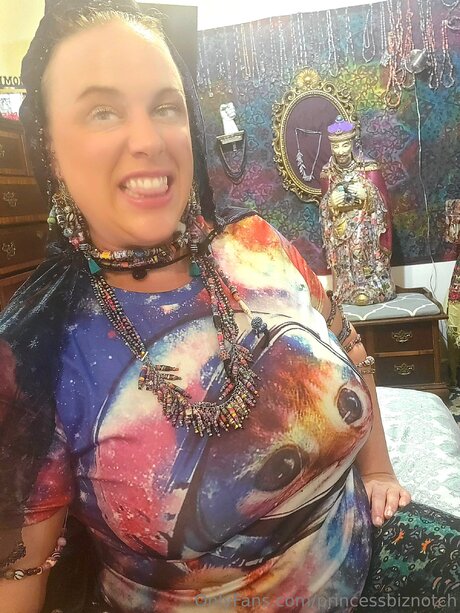 Thebza nude model picture