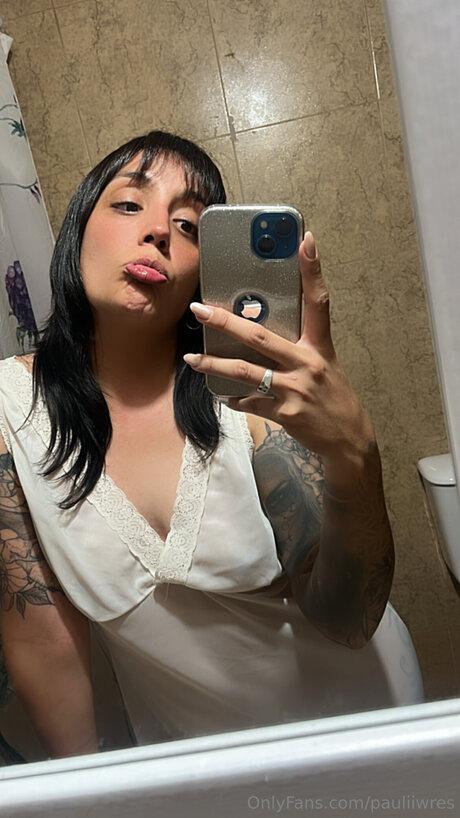 Pauliiwres star pornographic images