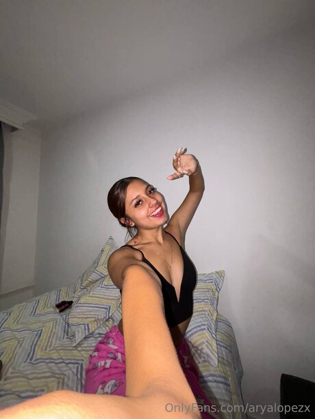 Aryalopezx model perfect pics