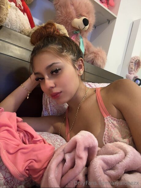 Aryalopezx model adult pic