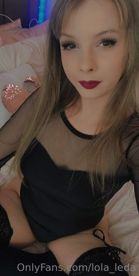 Lola Leda hot model photo