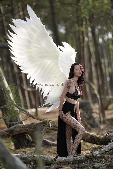 Lilithx3391s model art pic