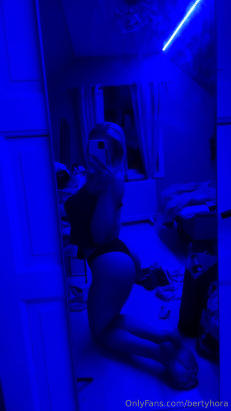 Bertyhora erotic star gallery