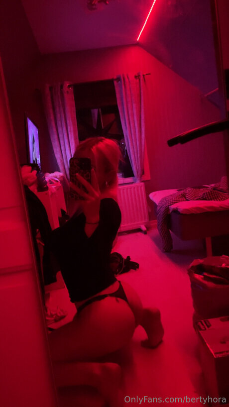 Bertyhora naked model images