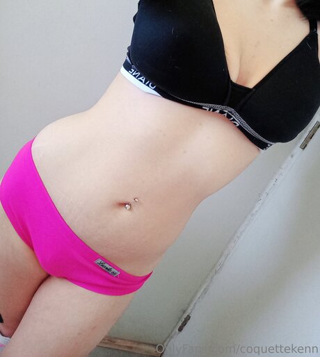 Coquettekenn sexy actress photo