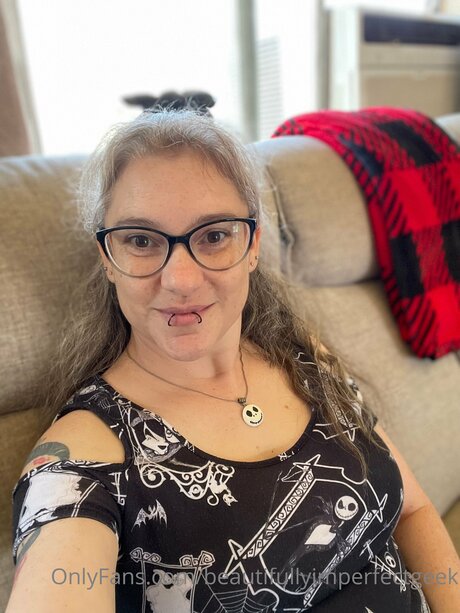 Beautifullyimperfectgeek xxx pornstar photo