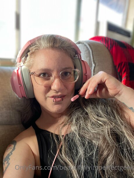 Beautifullyimperfectgeek porn model pics