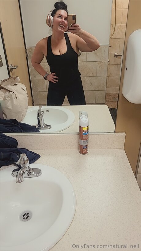 Natural Nell exclusive pornstar pictures