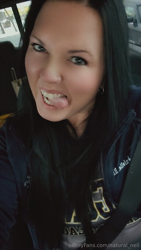 Natural Nell naked model images