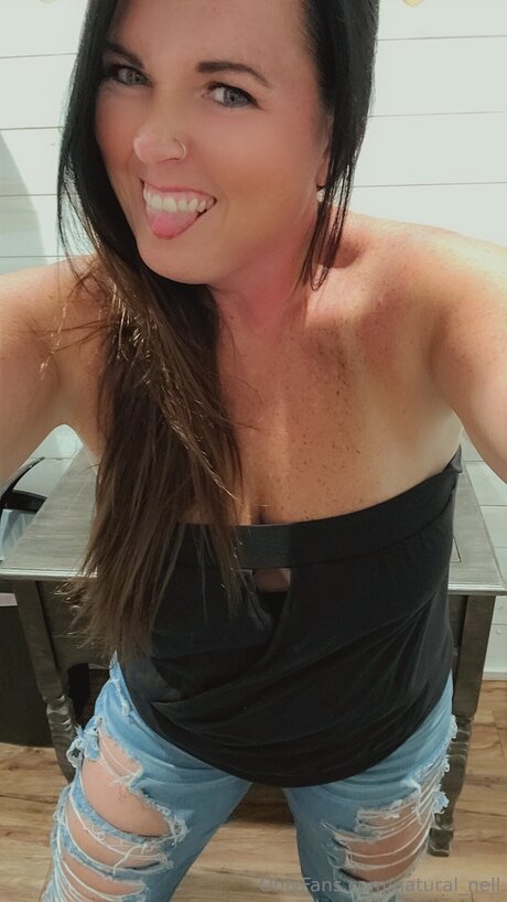 Natural Nell pornstar sex images