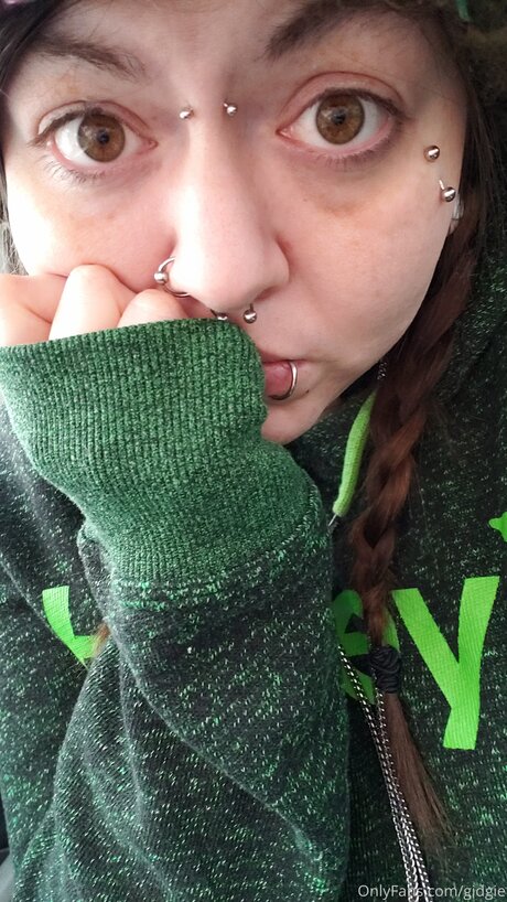 Gidgie nude model img