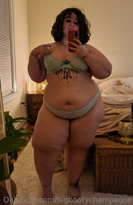 Bigbootychampagne star sex photo