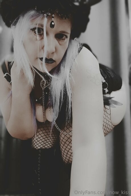 Now Kiss star pornographic photo