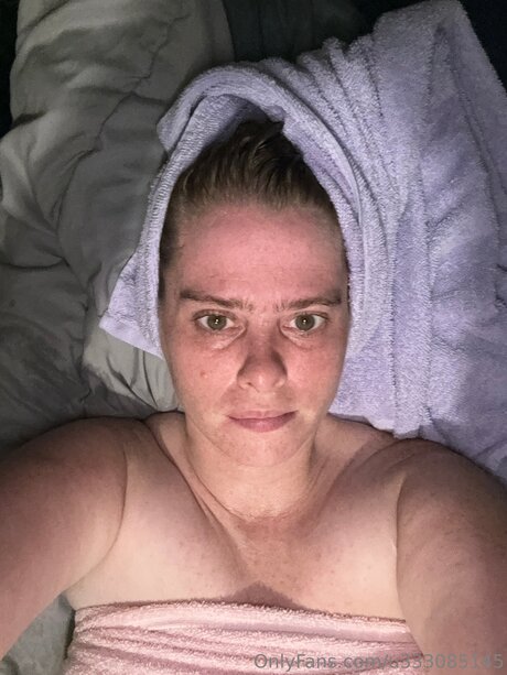 Icequeen6235 xxx model image