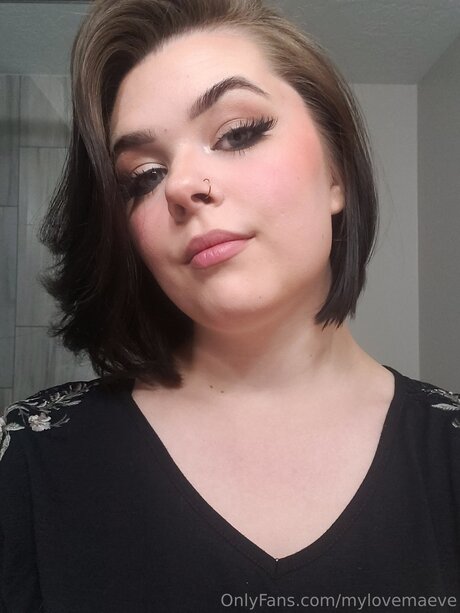 Mylovemaeve top model pictures