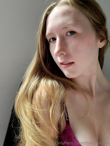 Thebunnyiris nude actress photo
