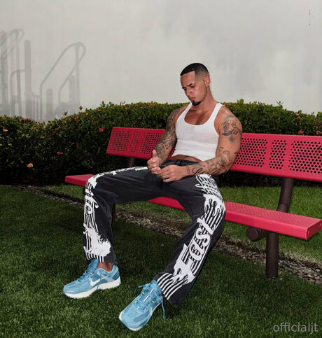 Officialjt star pretty pictures