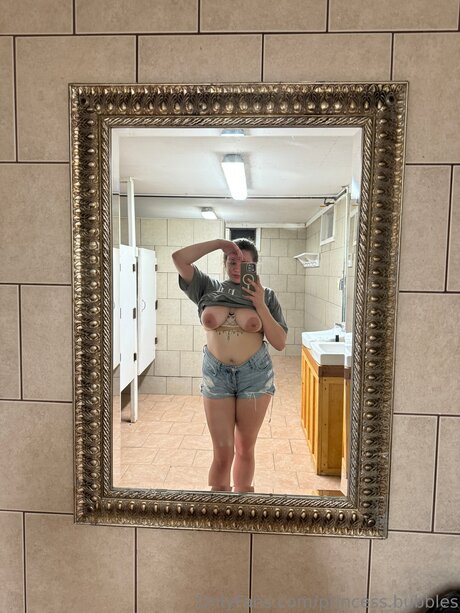 Princess Bubbles star adult img